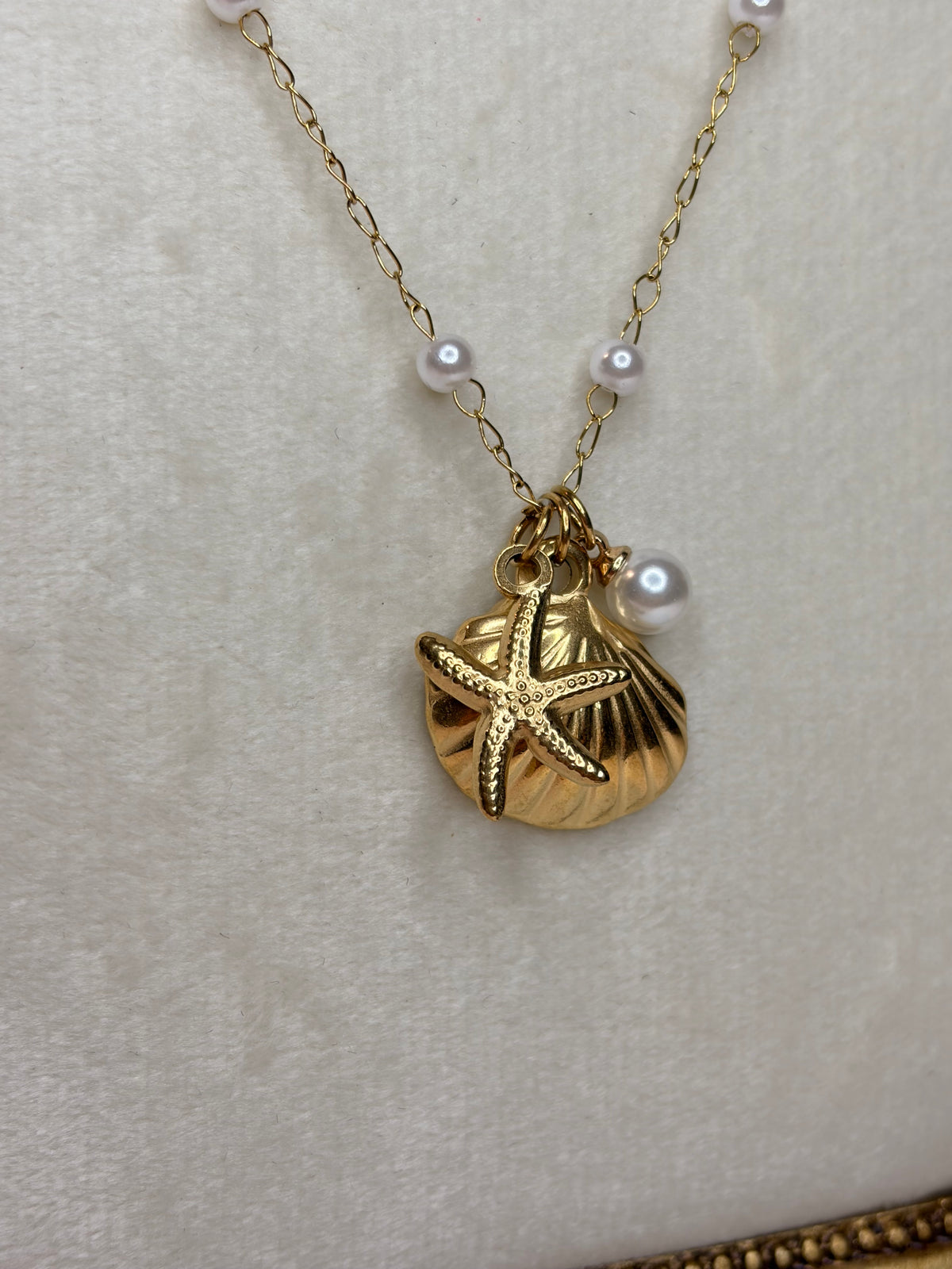 Estrellas y Conchas Necklace