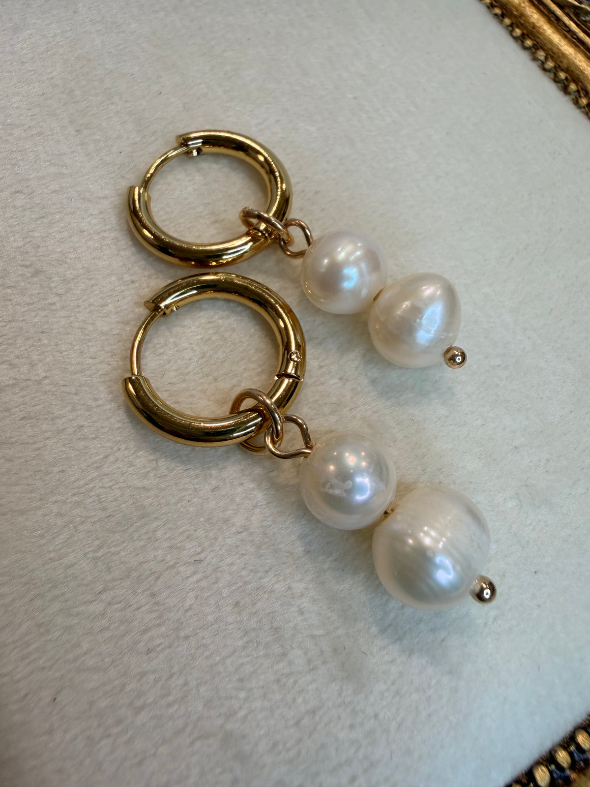 Madre Perla Pendants