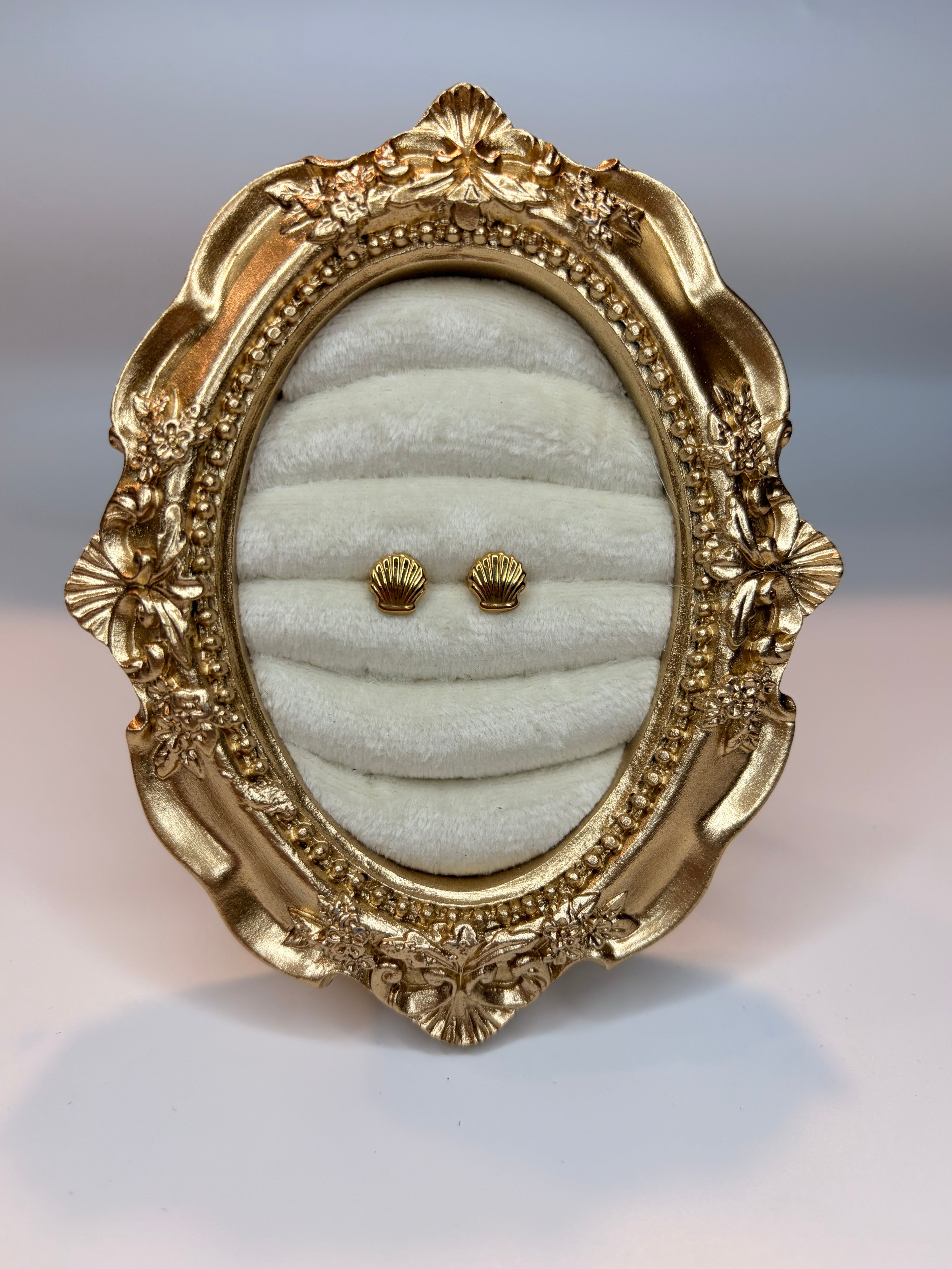 Mini Conchas Studs