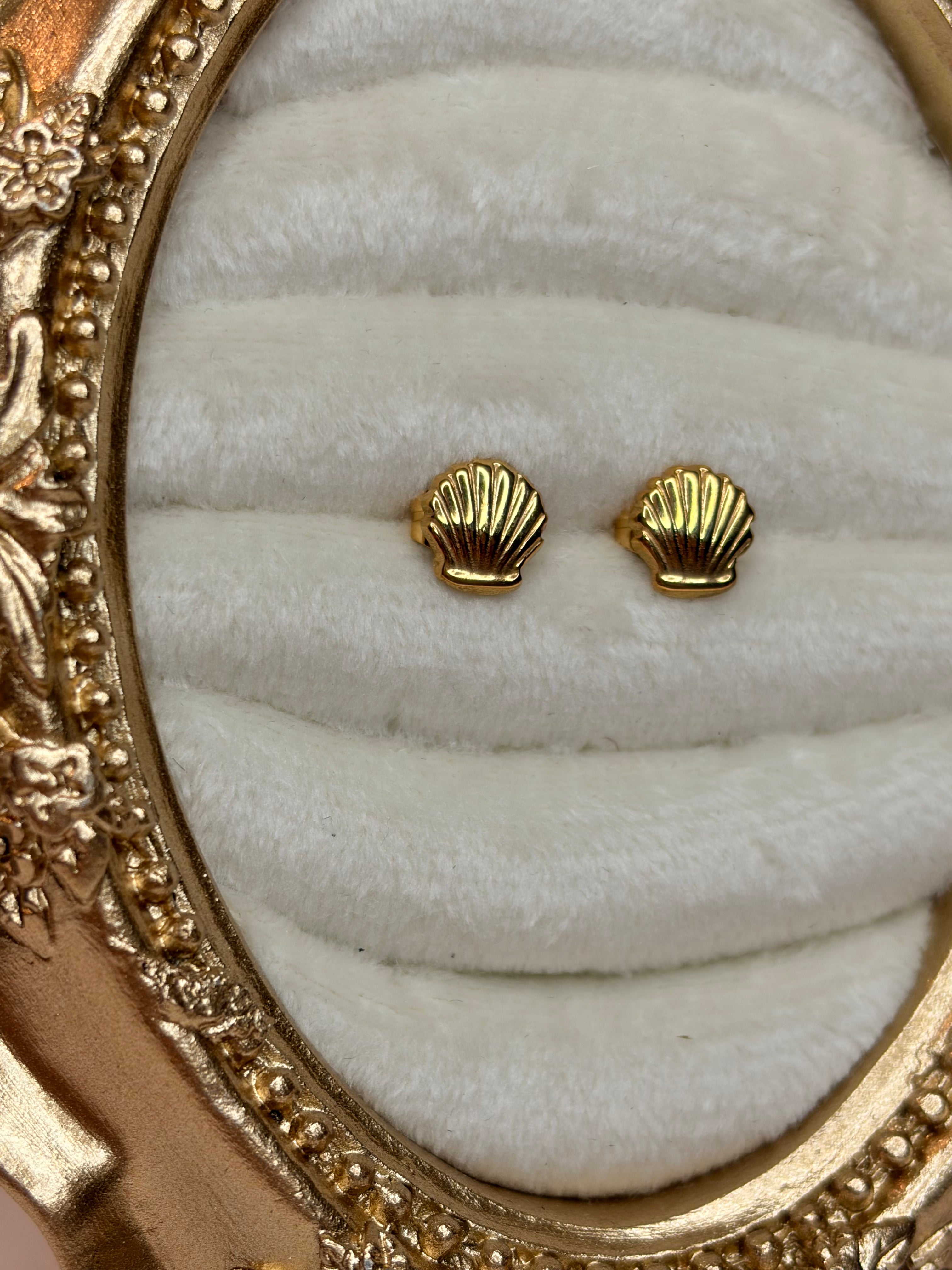 Mini Conchas Studs