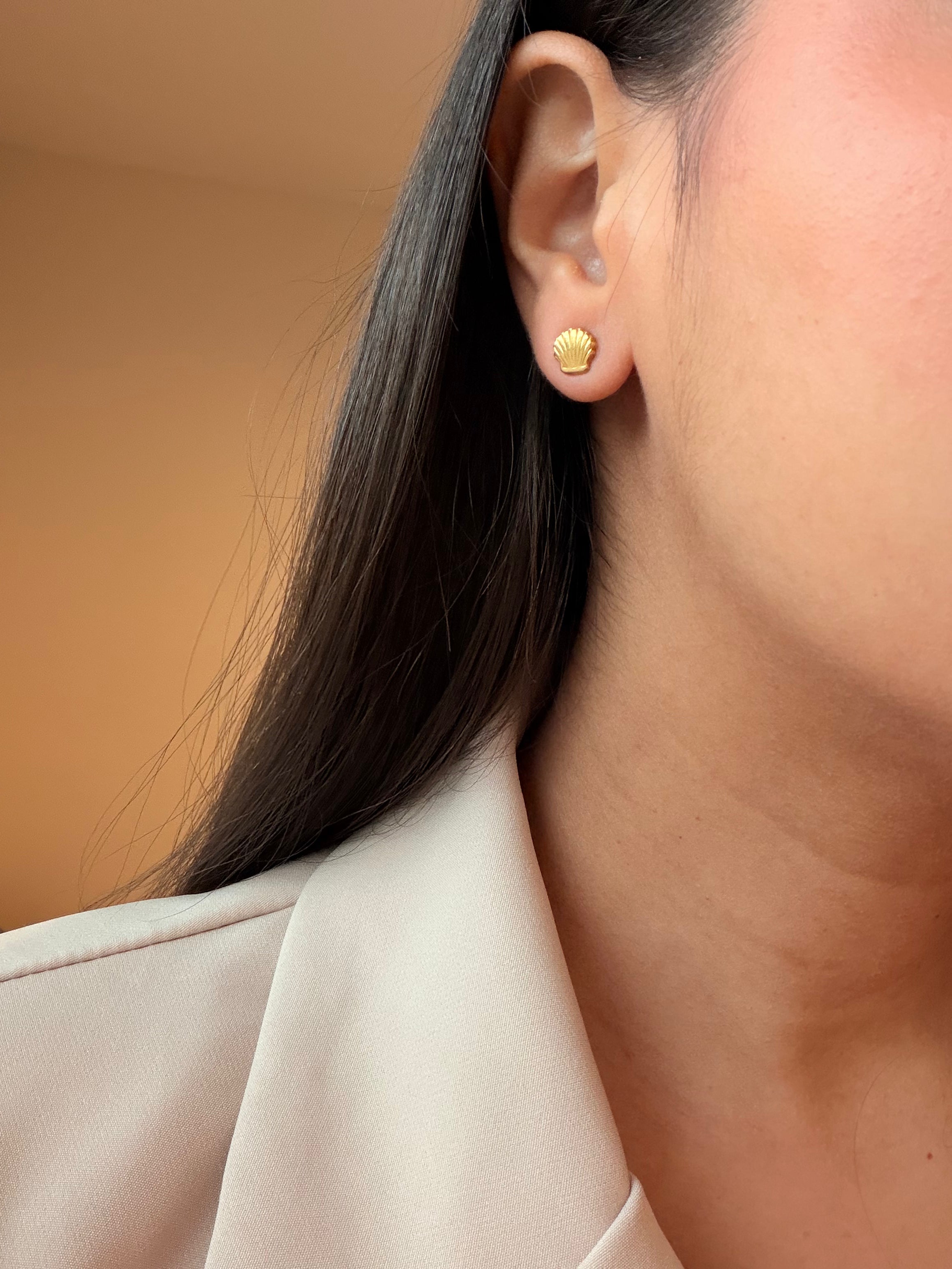 Mini Conchas Studs